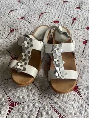 Hanna Andersson White Leather Floral Strap Wooden Clog Sandal 39 (8.5)